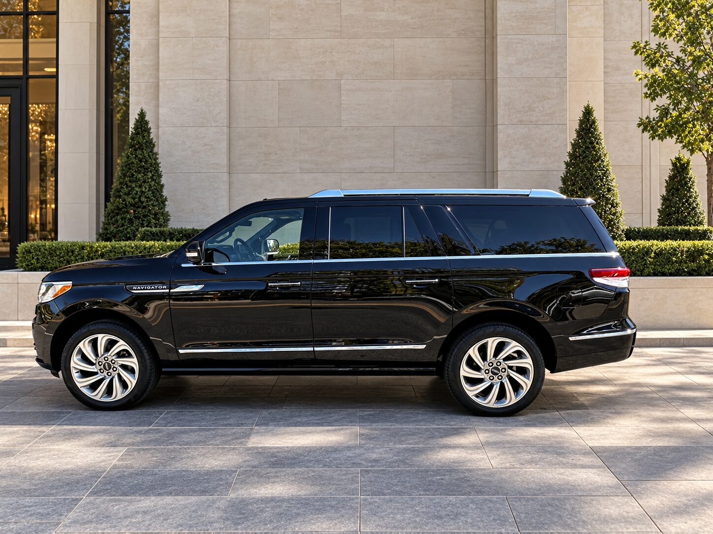 Lincoln Navigator 2 side exterior